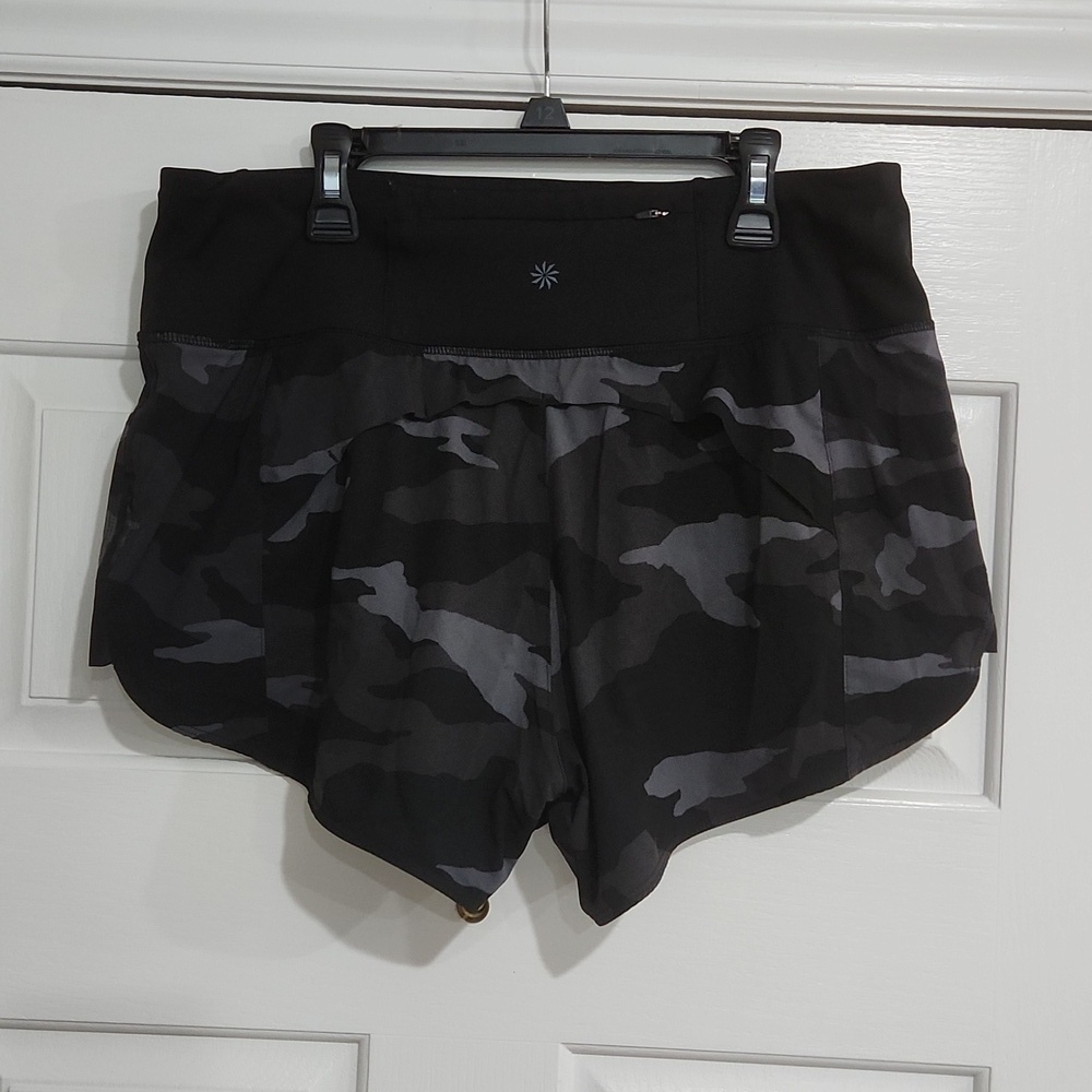 Athleta Black Camo Shorts Size Medium